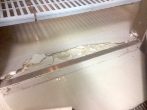食品工場冷凍庫コンクリート床の破損